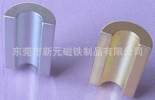 磁鐵為何會粘在一起？
